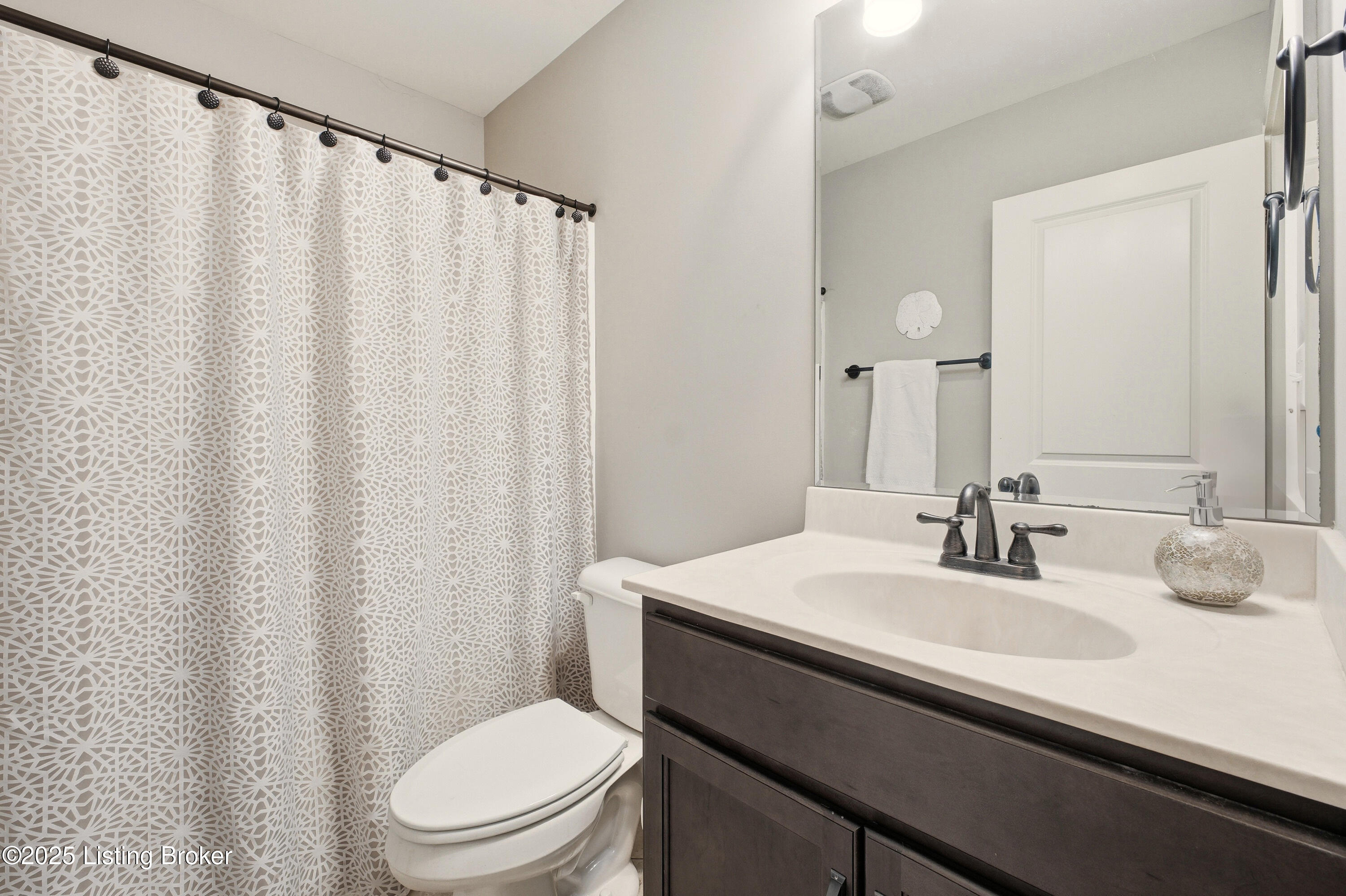 5211 Rock Ridge Dr, Louisville