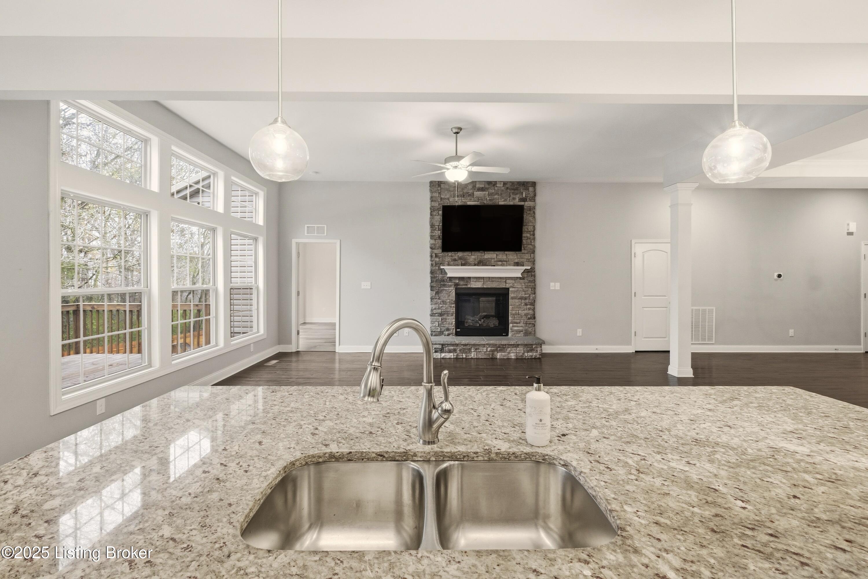 6922 Franklin Farmer Way