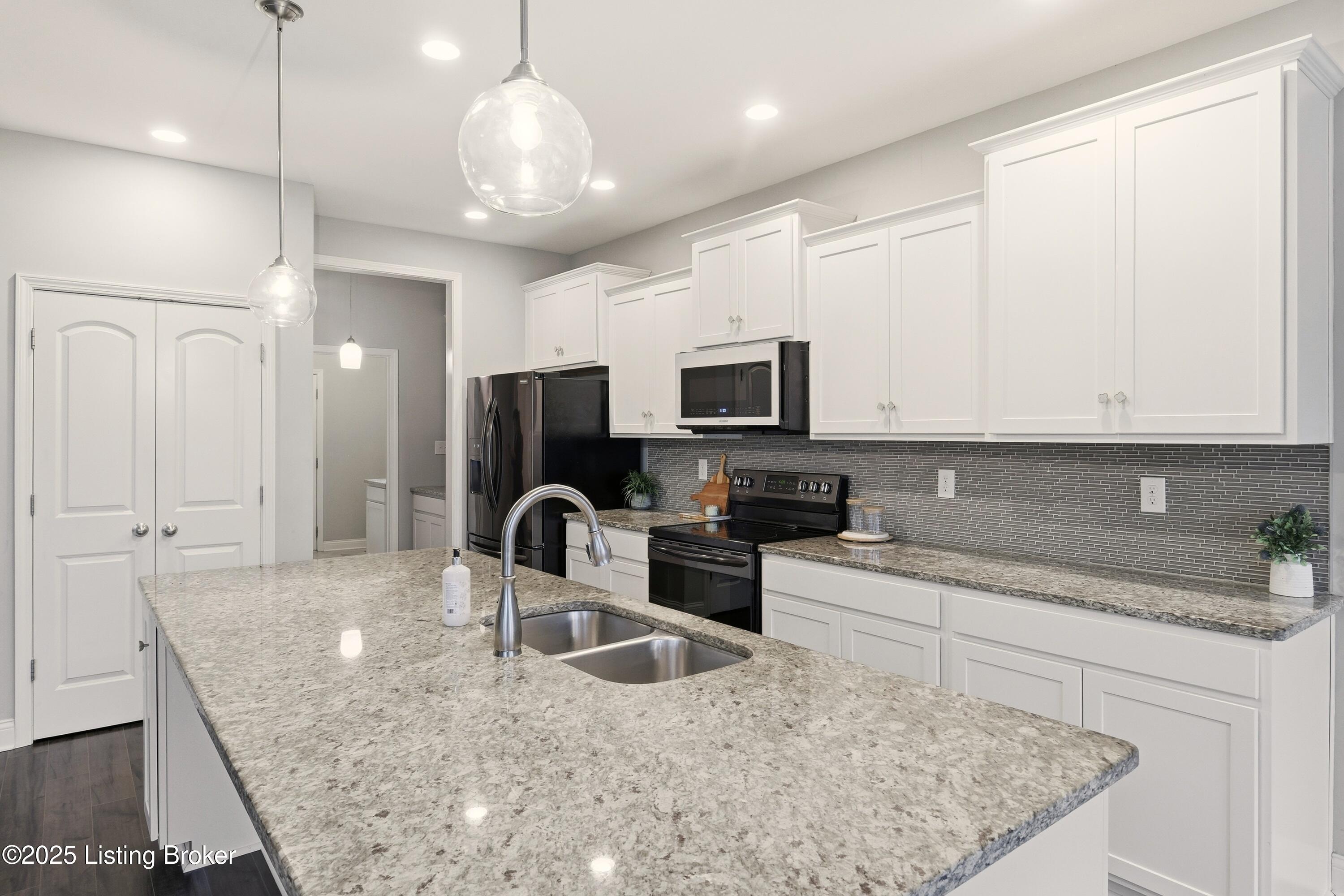 6922 Franklin Farmer Way