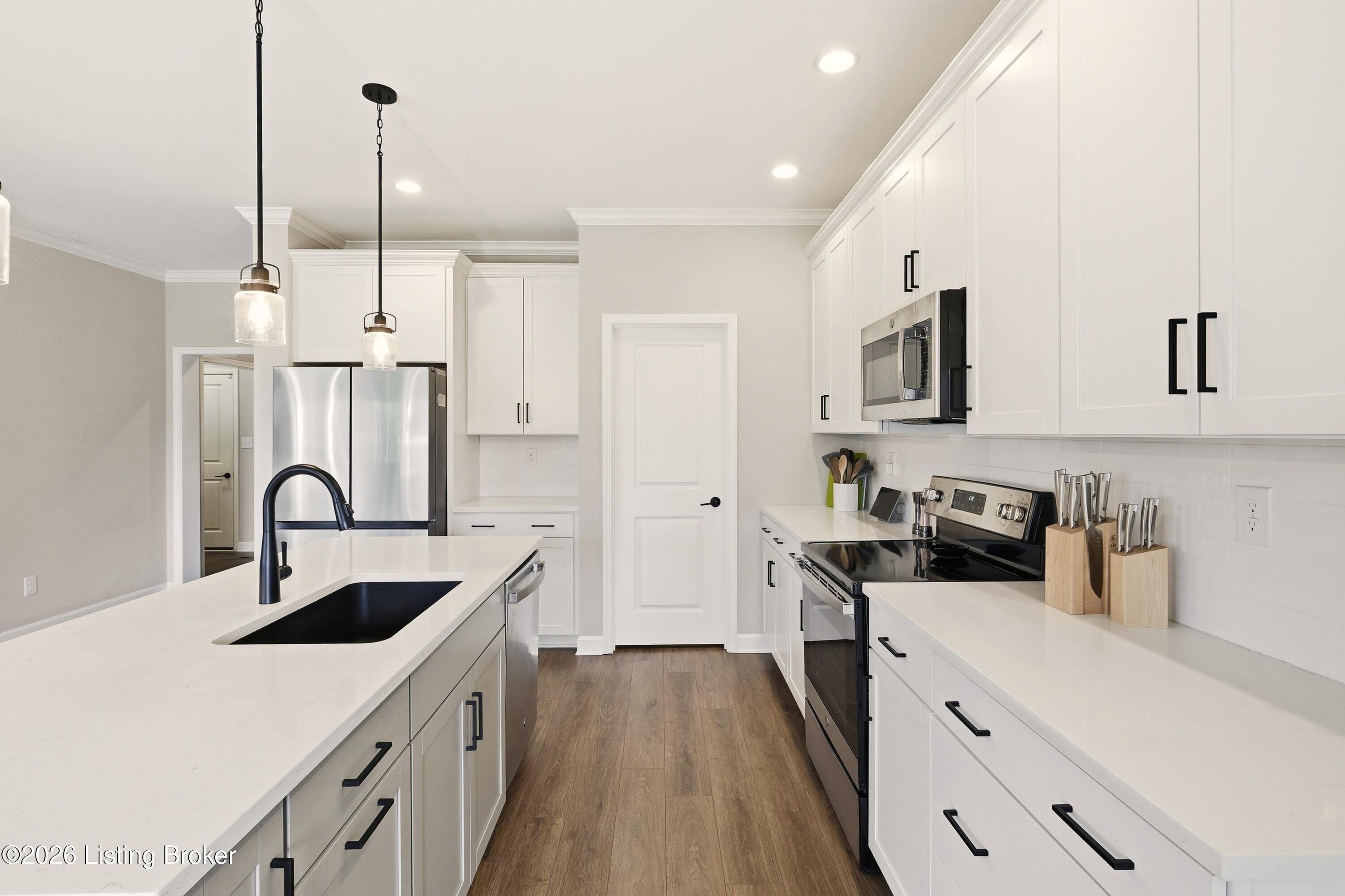 1302 Conservatory Ln