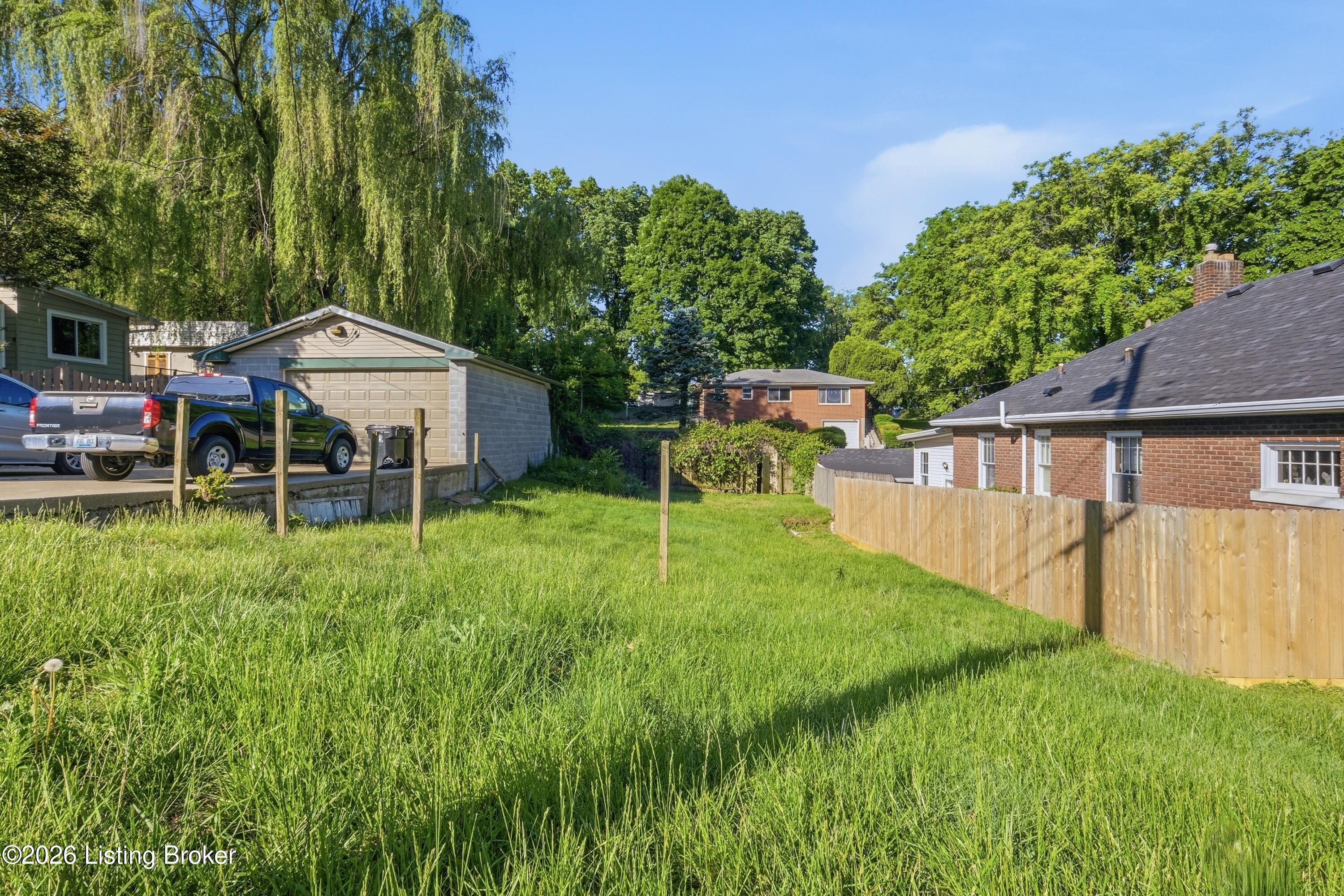 258 Thompson Ave