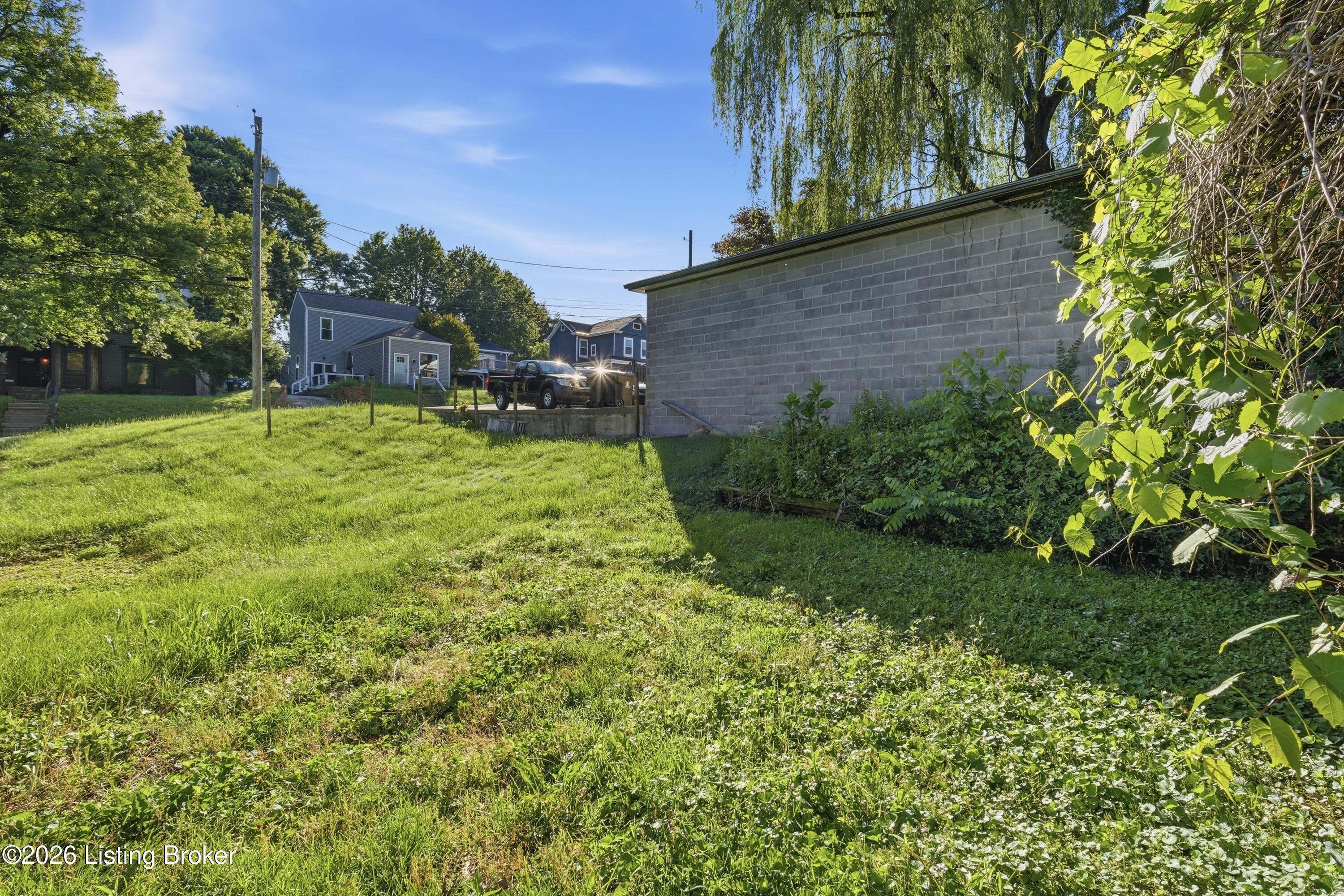 258 Thompson Ave