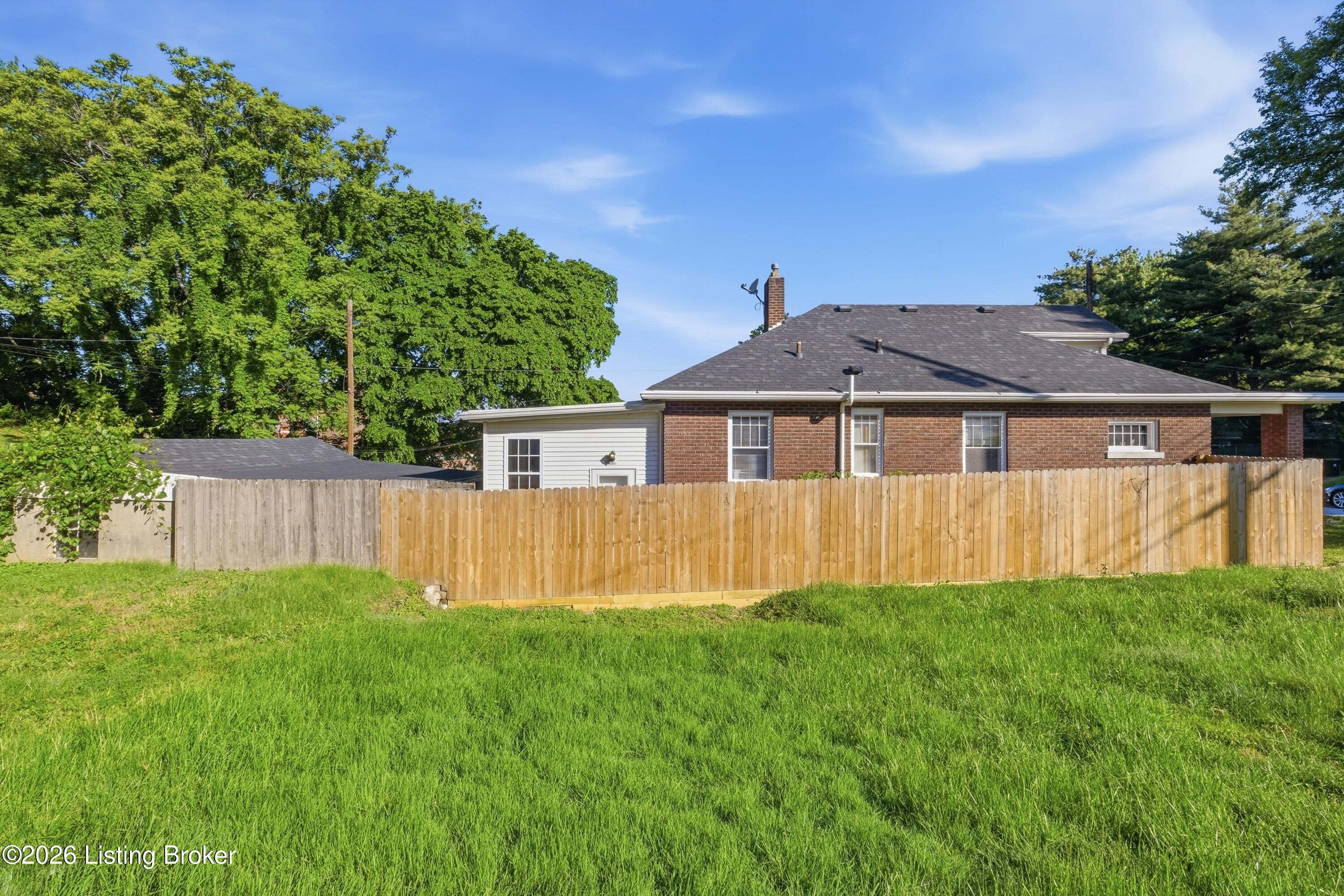258 Thompson Ave