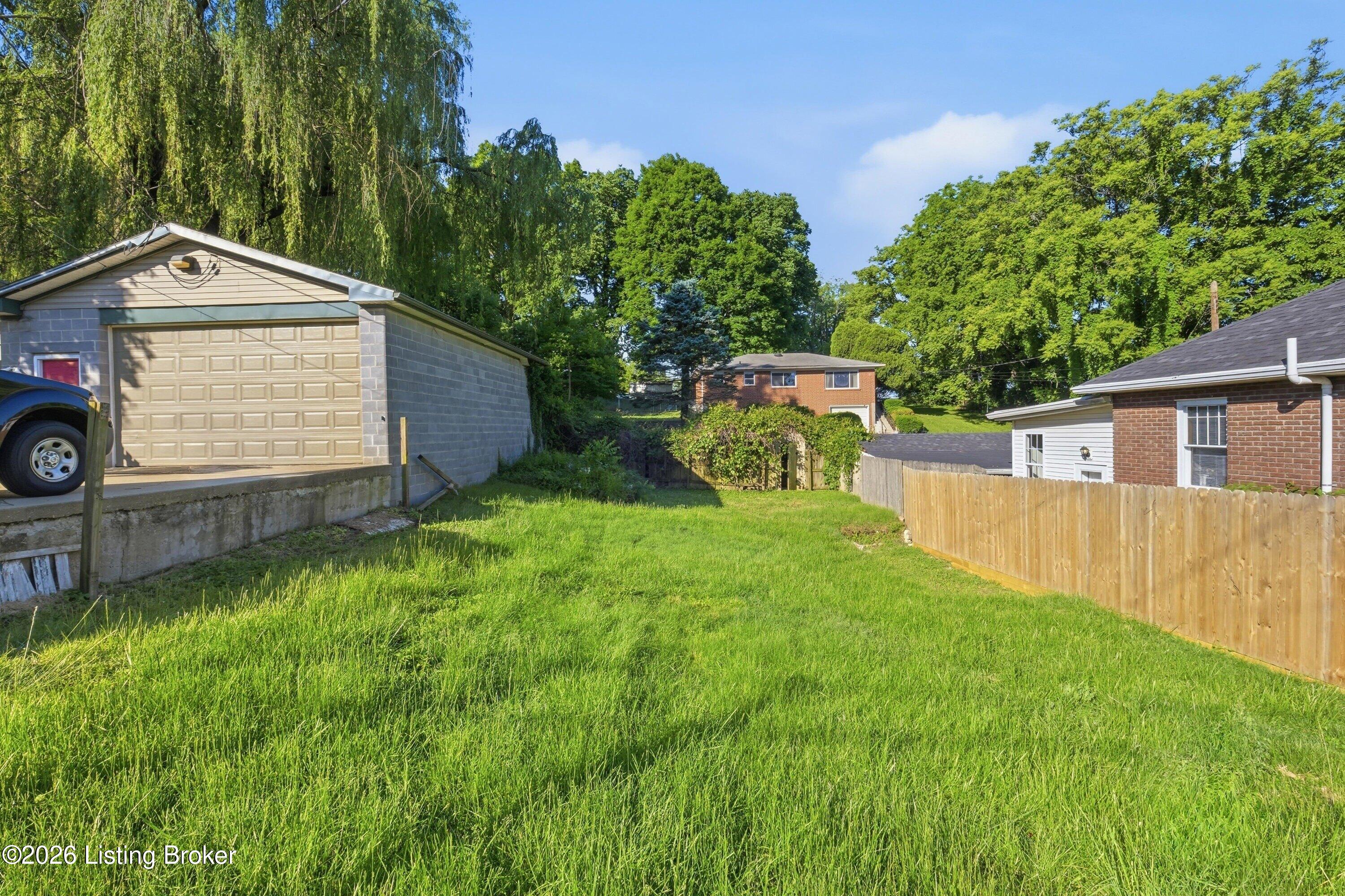 258 Thompson Ave
