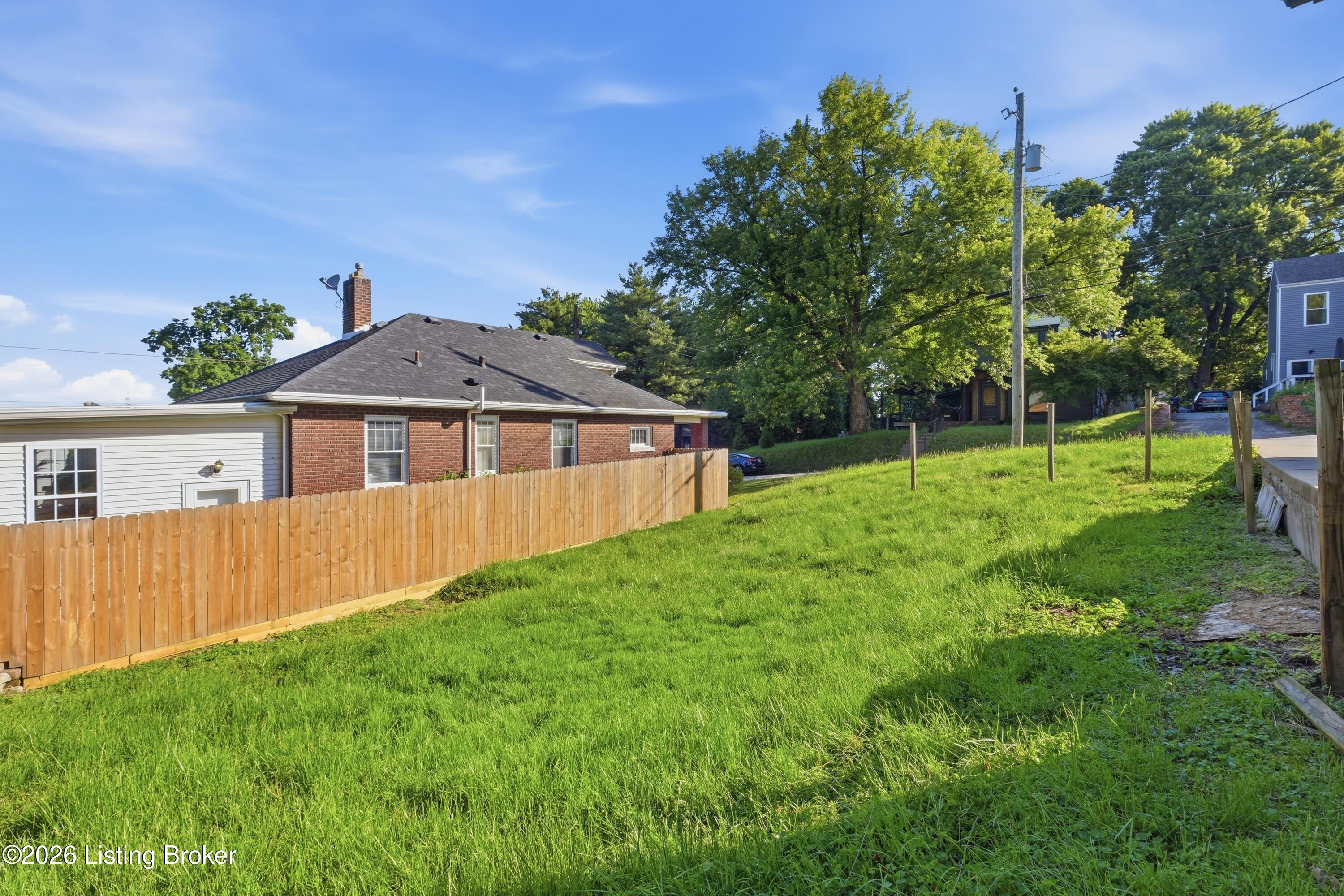 258 Thompson Ave