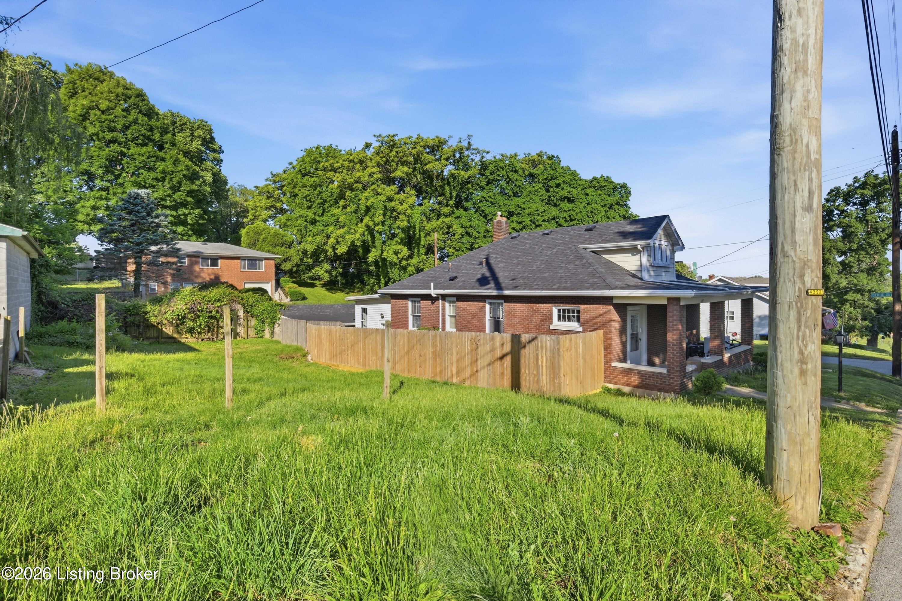 258 Thompson Ave