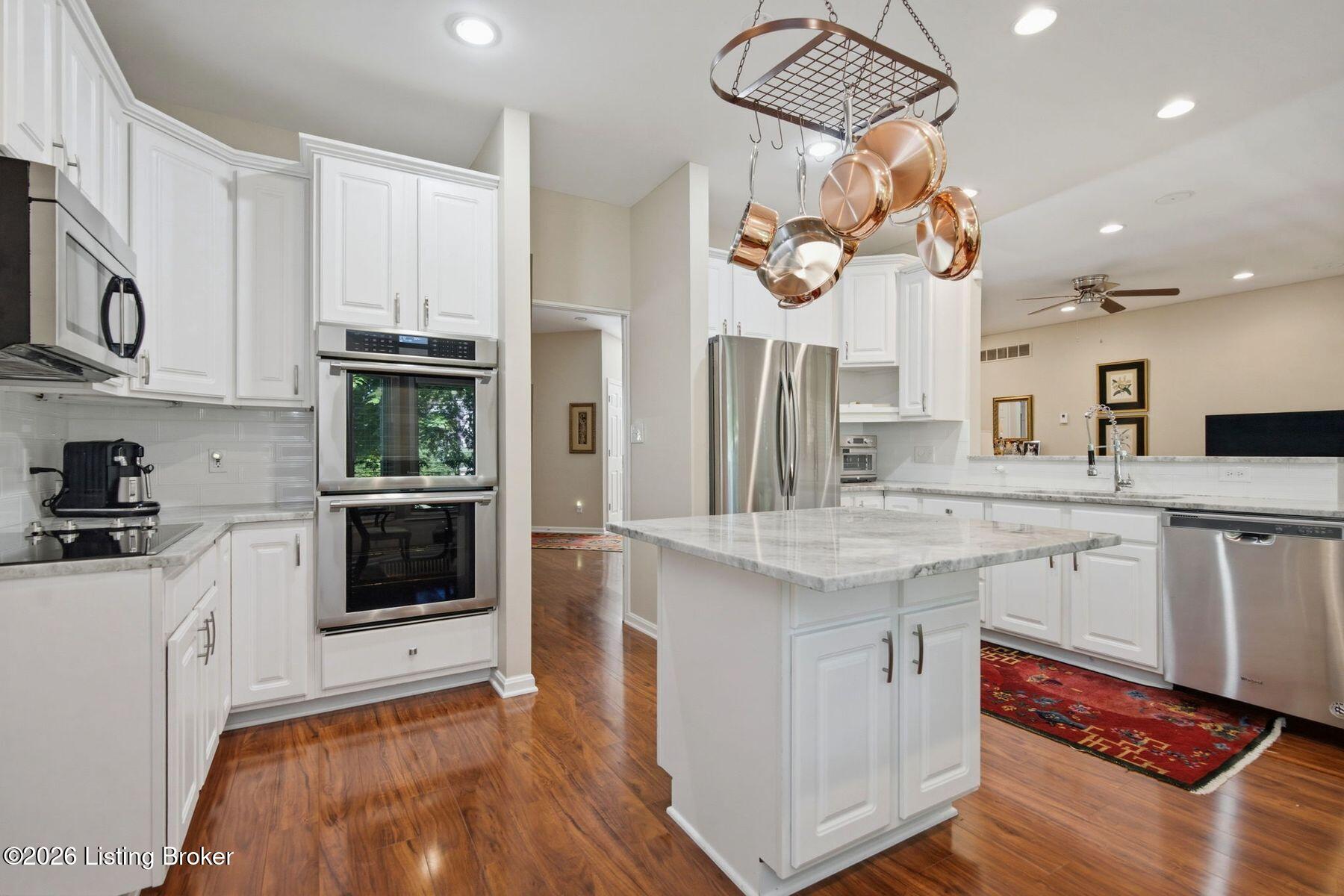 5403 Indian Woods Dr