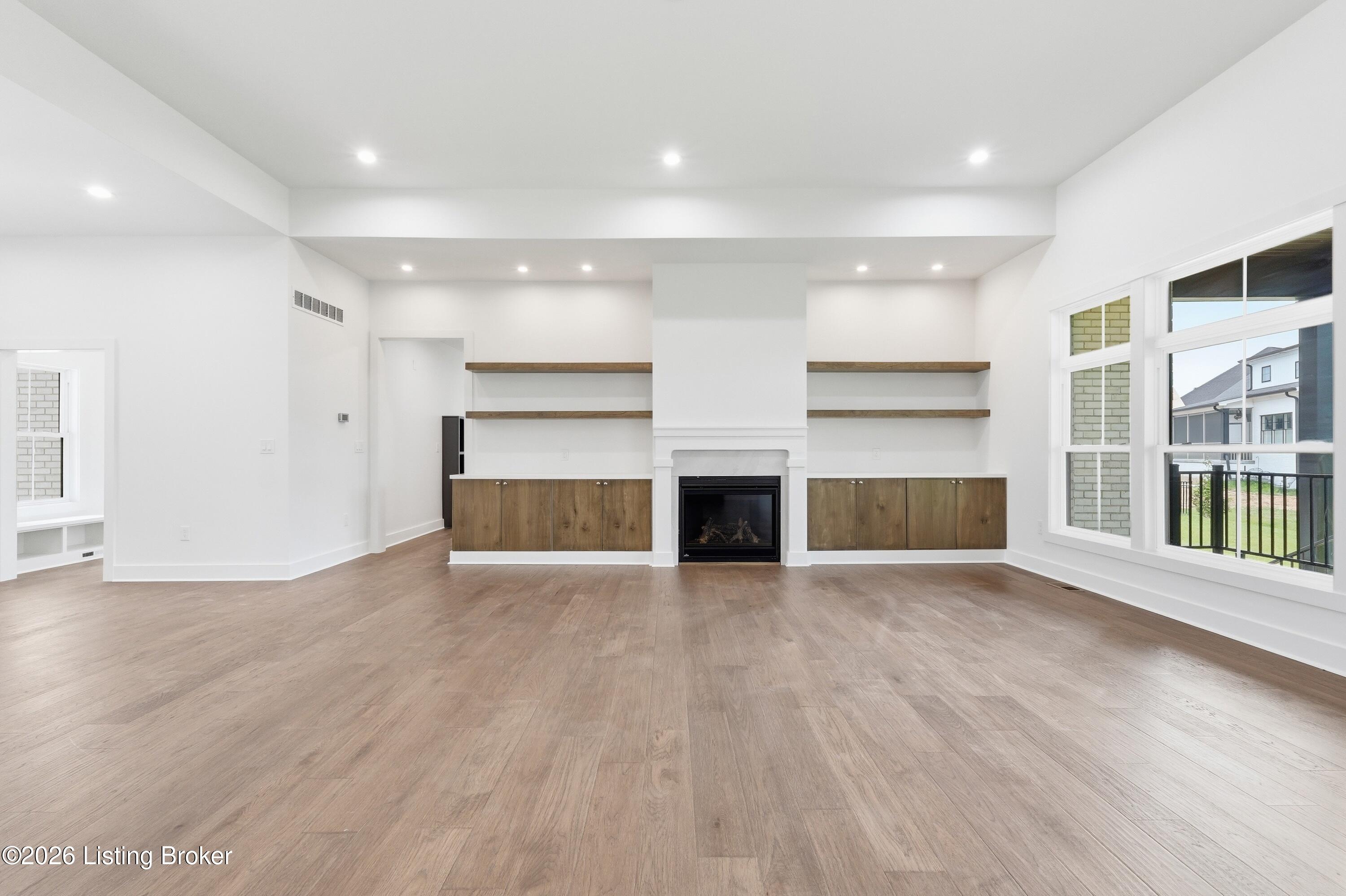 3214 Grand Lakes Dr