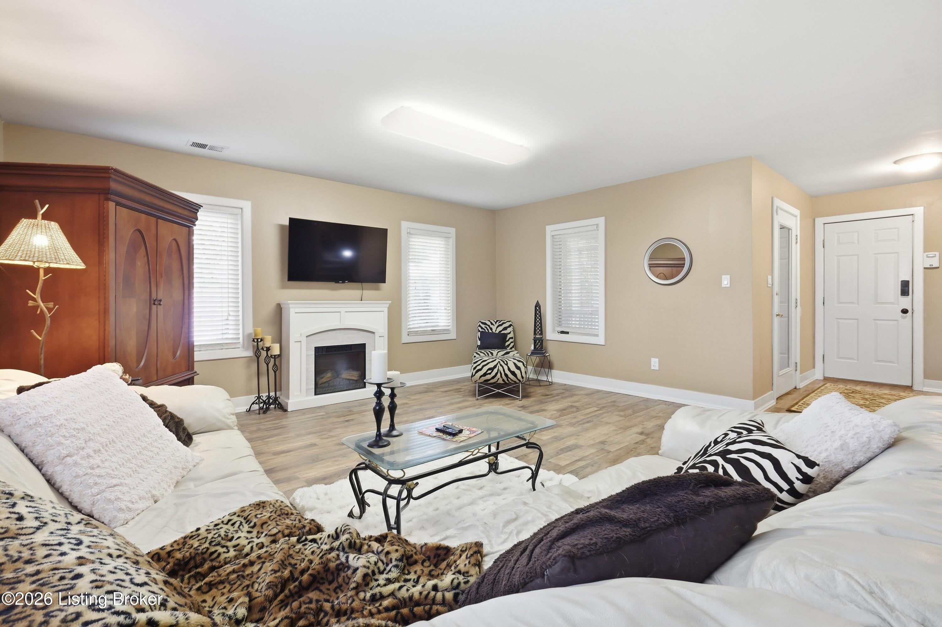10500 Dove Tree Ct