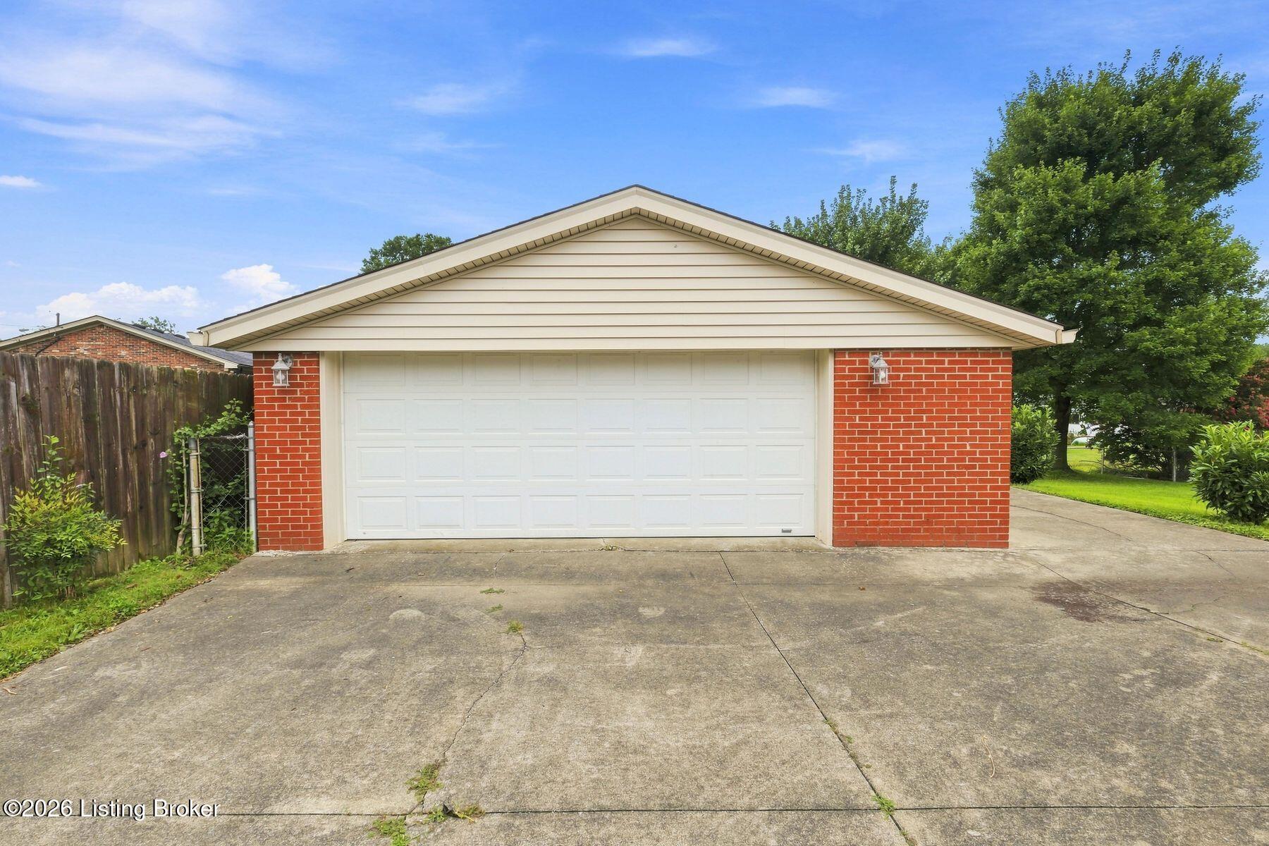 9015 Shevie Dr