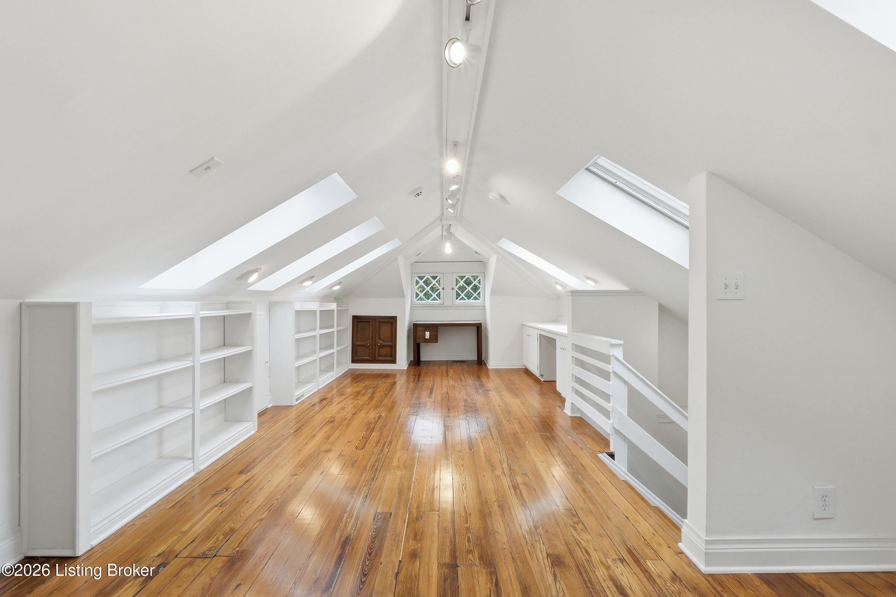 2037 Tyler Ln