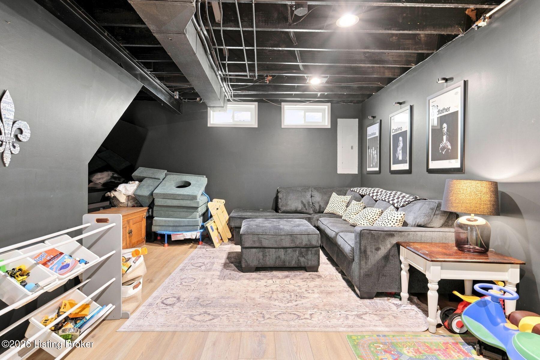 1003 Forest Ln