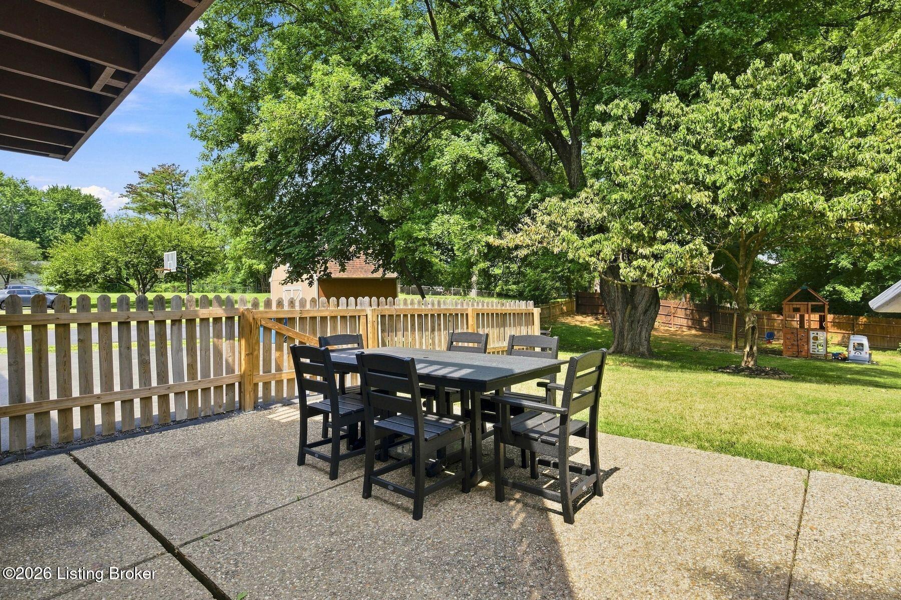 1003 Forest Ln