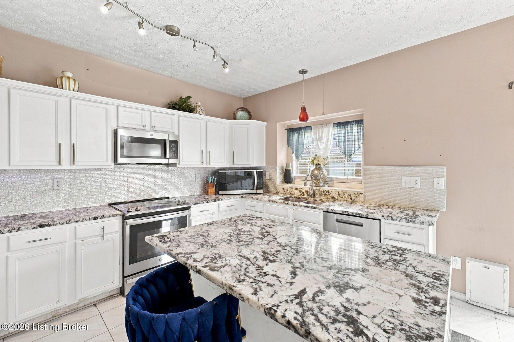 11405 Walnut Farm Pl