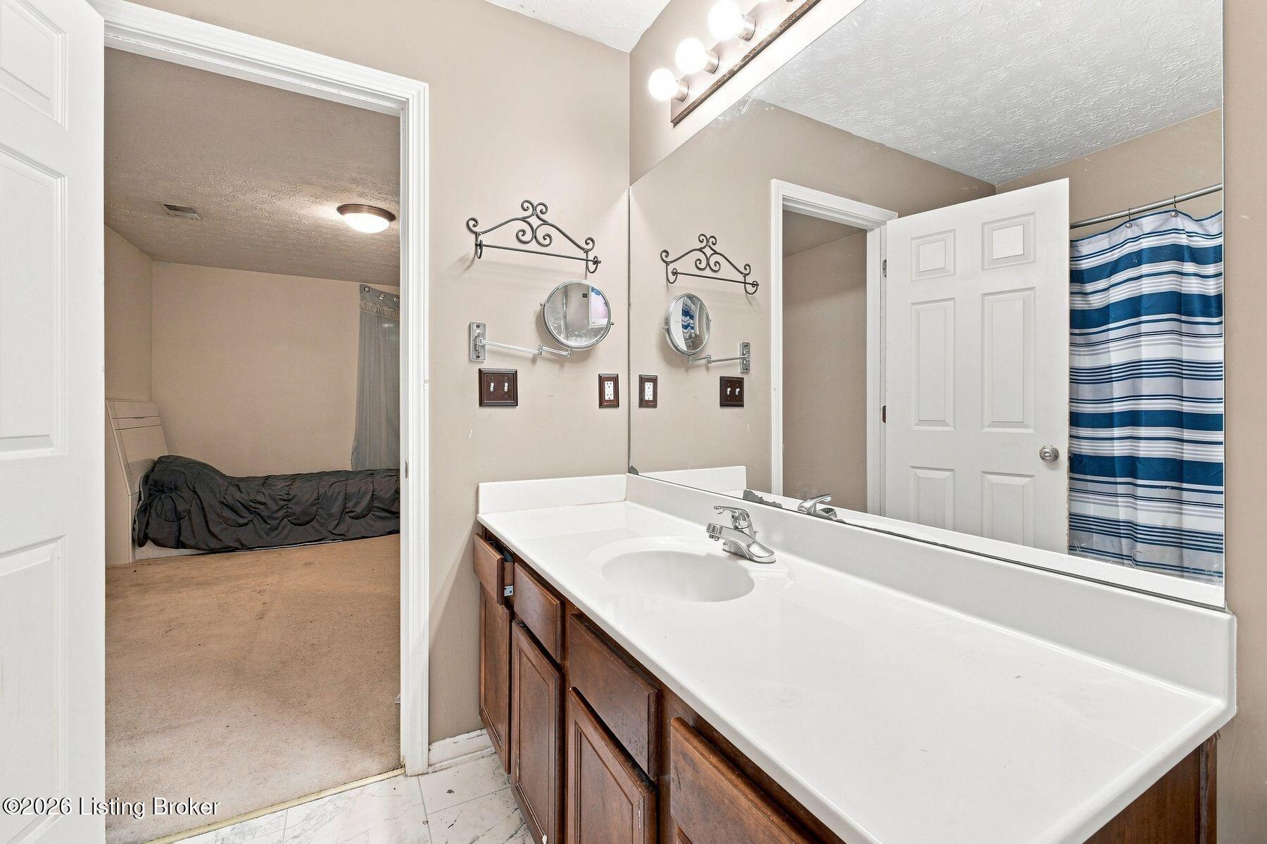 11405 Walnut Farm Pl