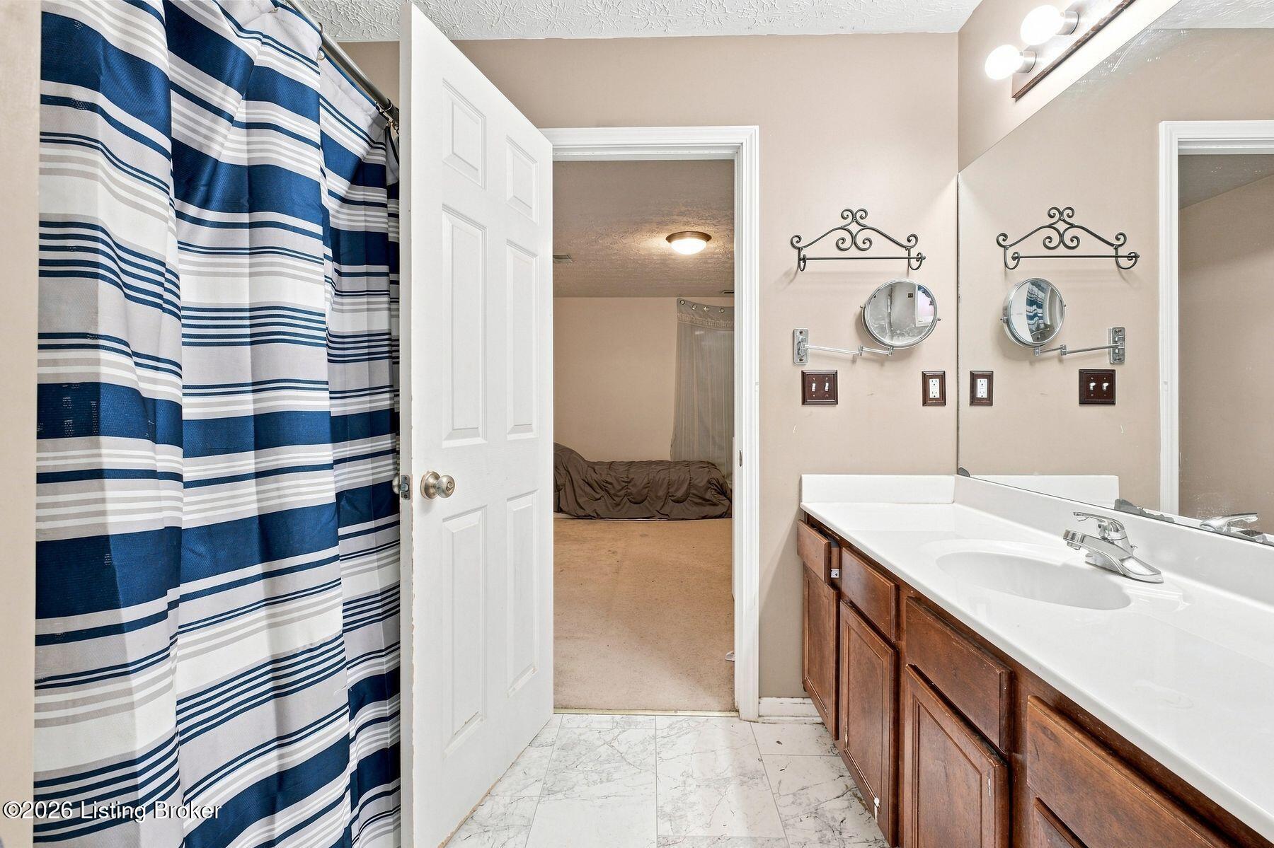 11405 Walnut Farm Pl