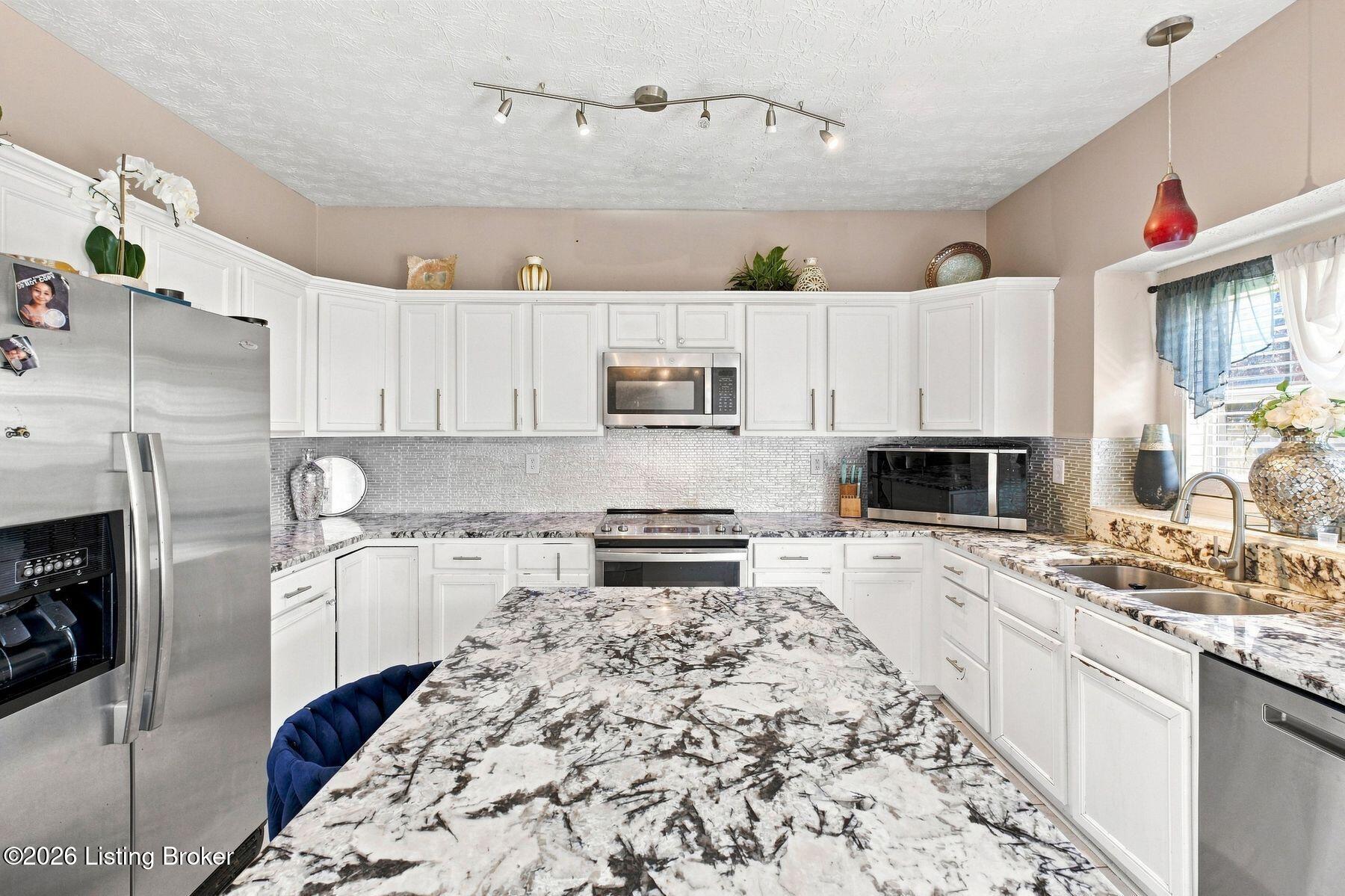 11405 Walnut Farm Pl