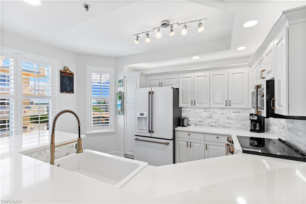 1111 Swallow AVE # 602 Unit: 1-602