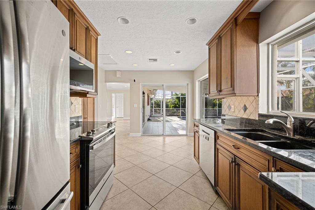1232 Fruitland AVE