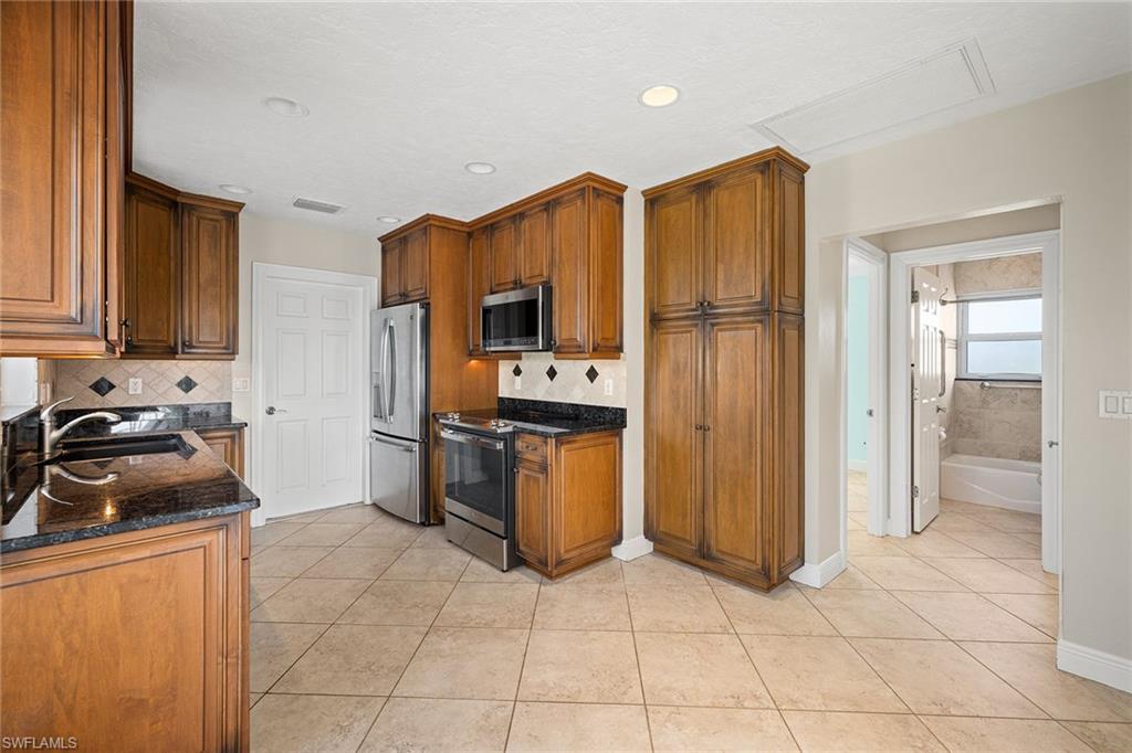 1232 Fruitland AVE