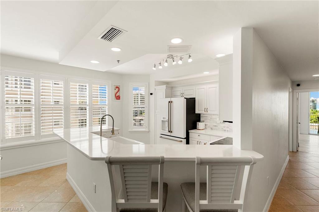 1111 Swallow AVE # 602 Unit: 1-602