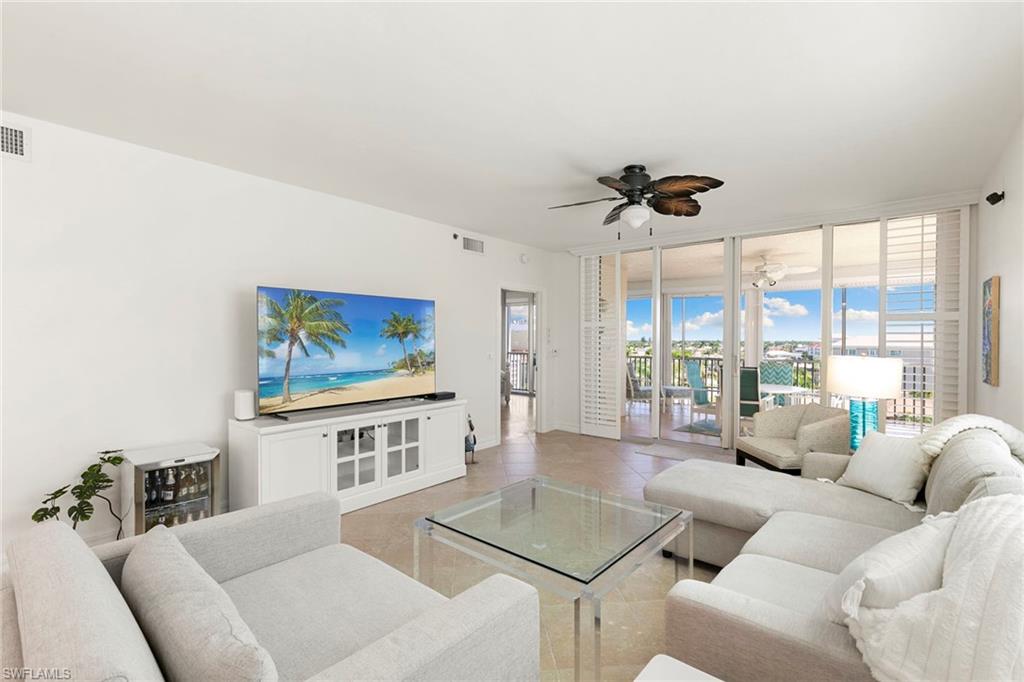1111 Swallow AVE # 602 Unit: 1-602