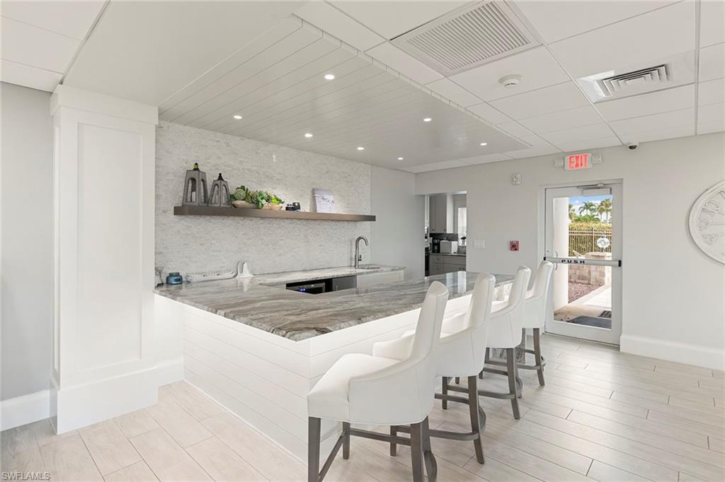 240 Seaview CT # 203