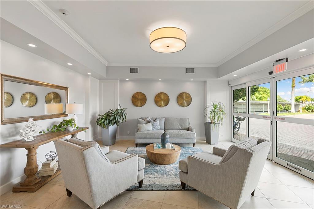 240 Seaview CT # 203