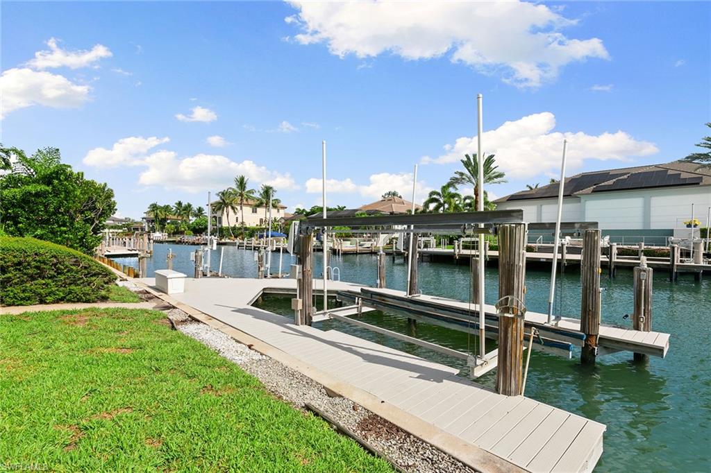 1578 Heights CT