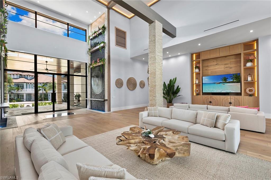 1598 Heights CT