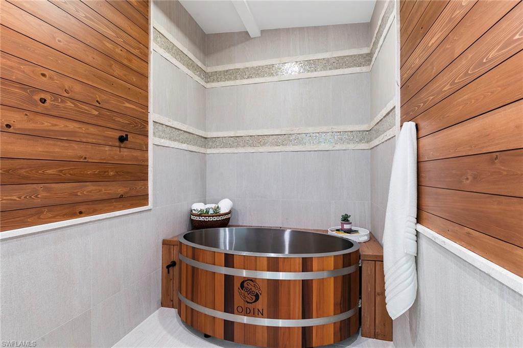 1598 Heights CT