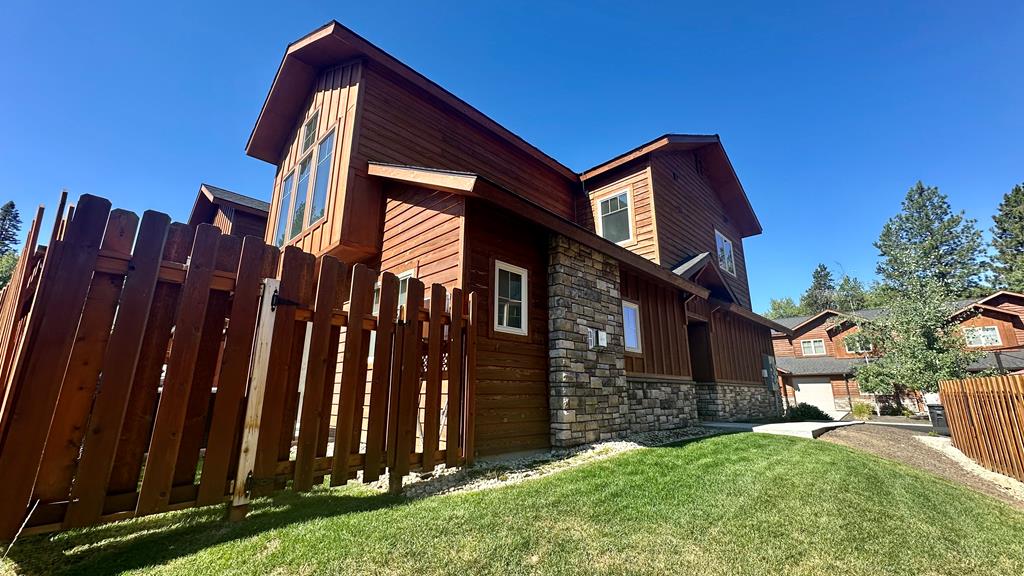 613 Blue Water Circle 23