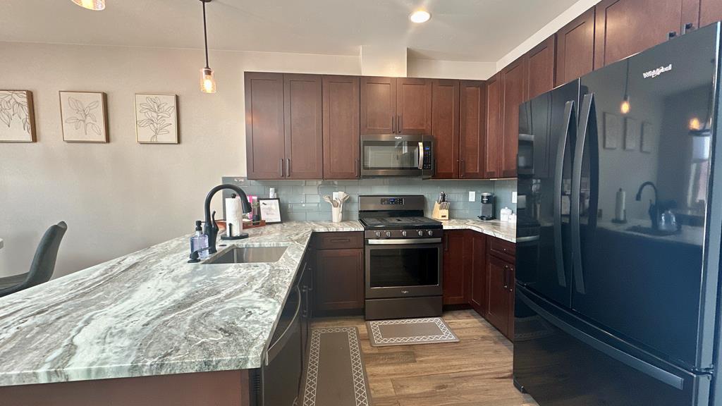 613 Blue Water Circle 23