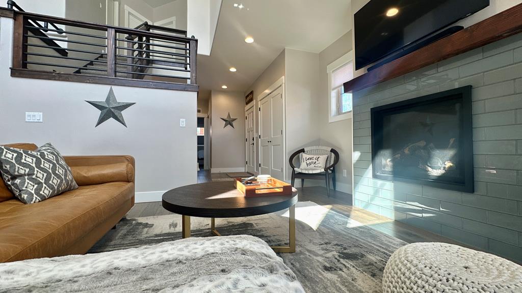 613 Blue Water Circle 23
