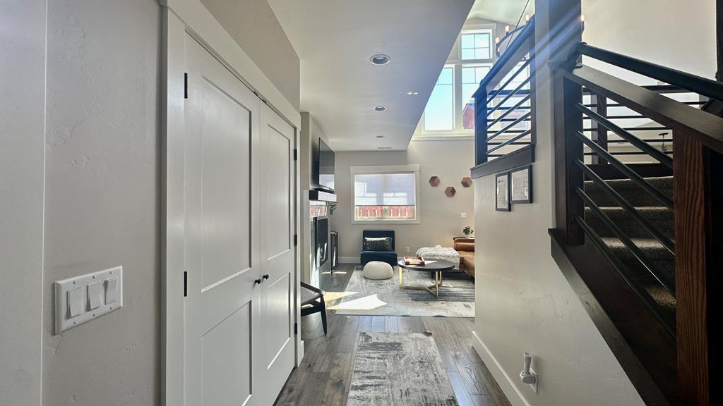613 Blue Water Circle 23