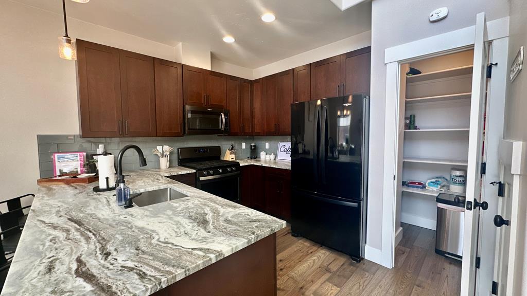 613 Blue Water Circle 23