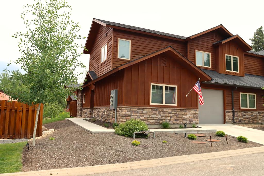 613 Blue Water Circle 23