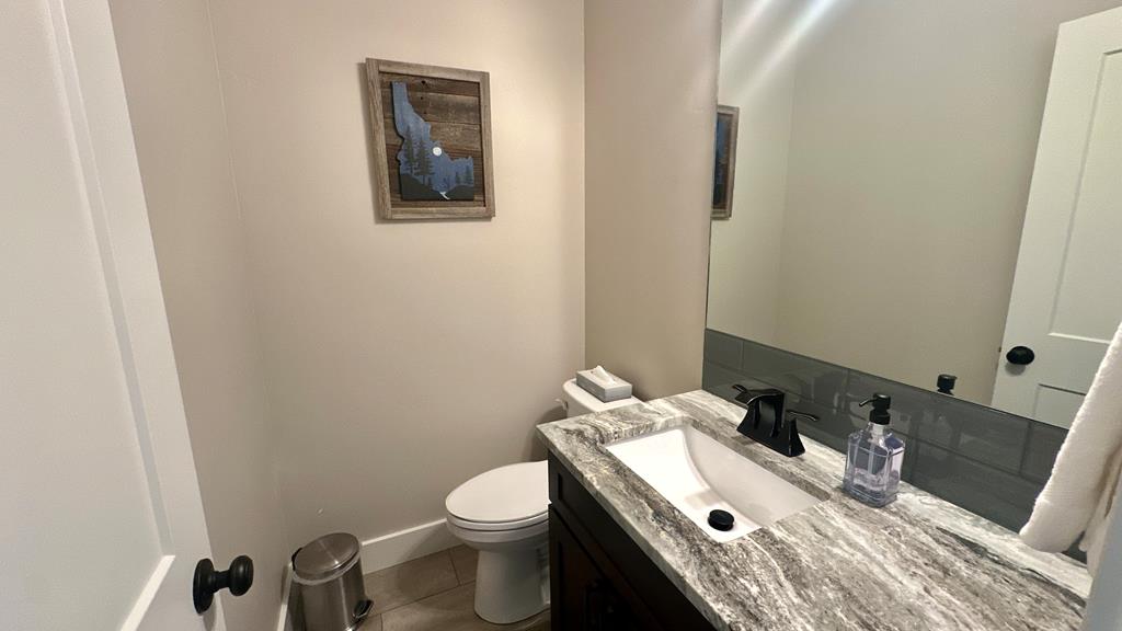 613 Blue Water Circle 23