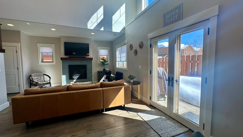 613 Blue Water Circle 23