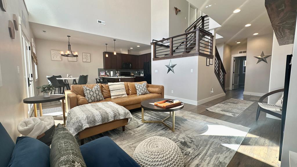 613 Blue Water Circle 23