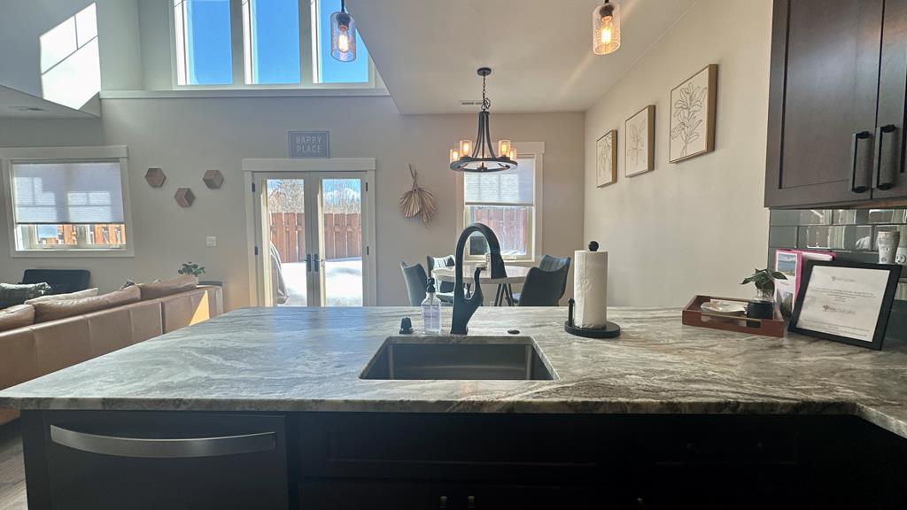 613 Blue Water Circle 23