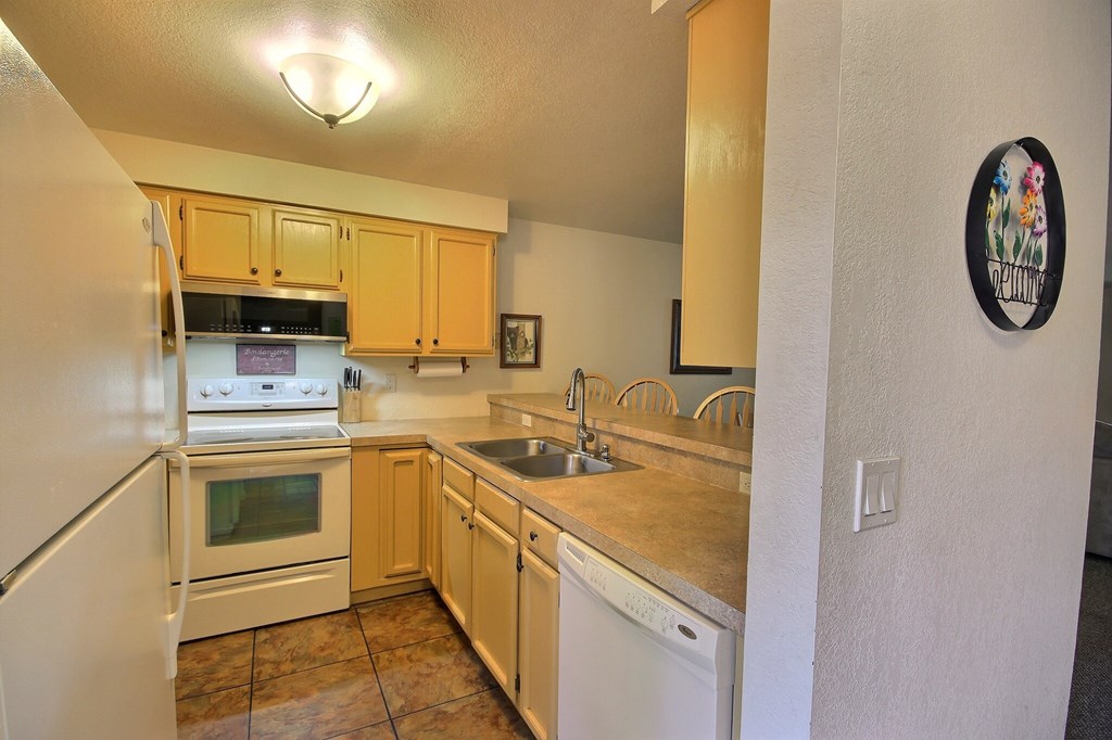 1630 Davis Avenue C18
