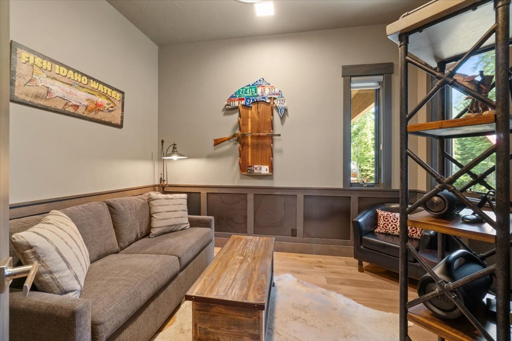 1014 Violet Way, McCall