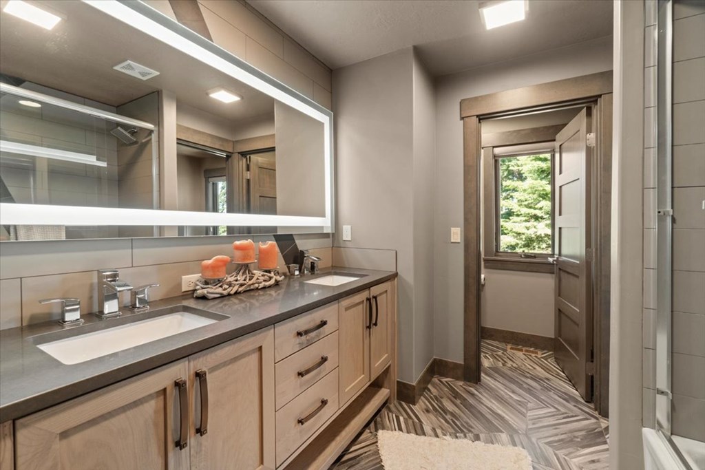 1014 Violet Way, McCall