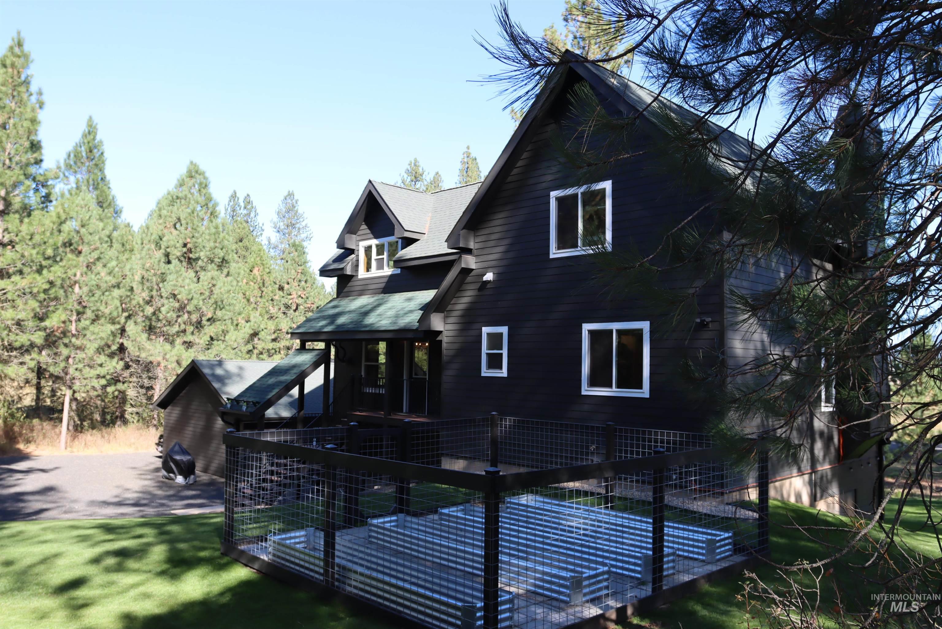 3953 Valley View Drive