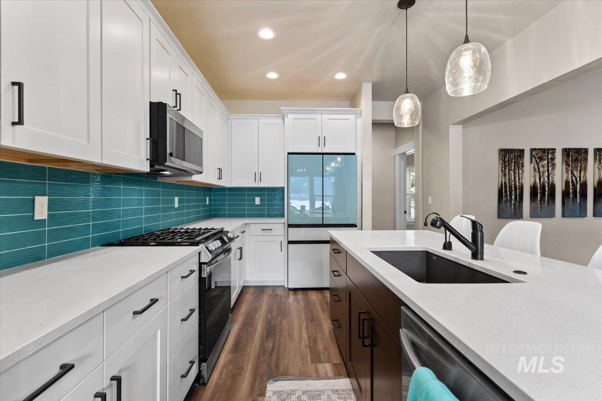 19 Shore Crest Court