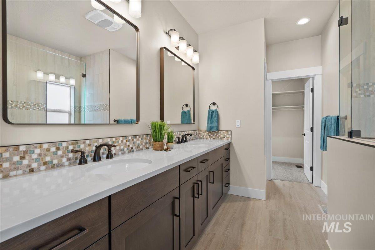 19 Shore Crest Court