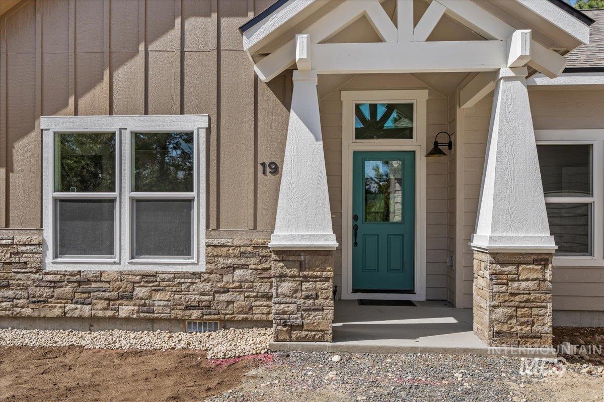 19 Shore Crest Court