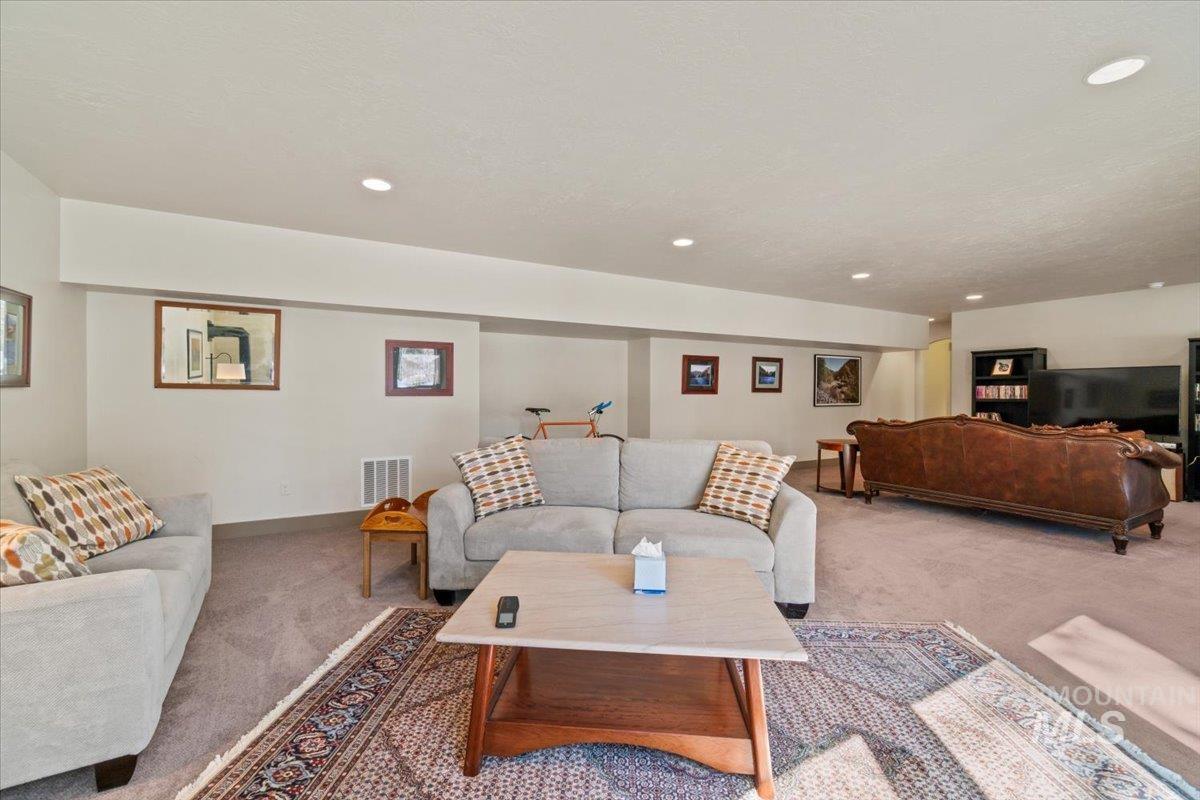 714 Spruce