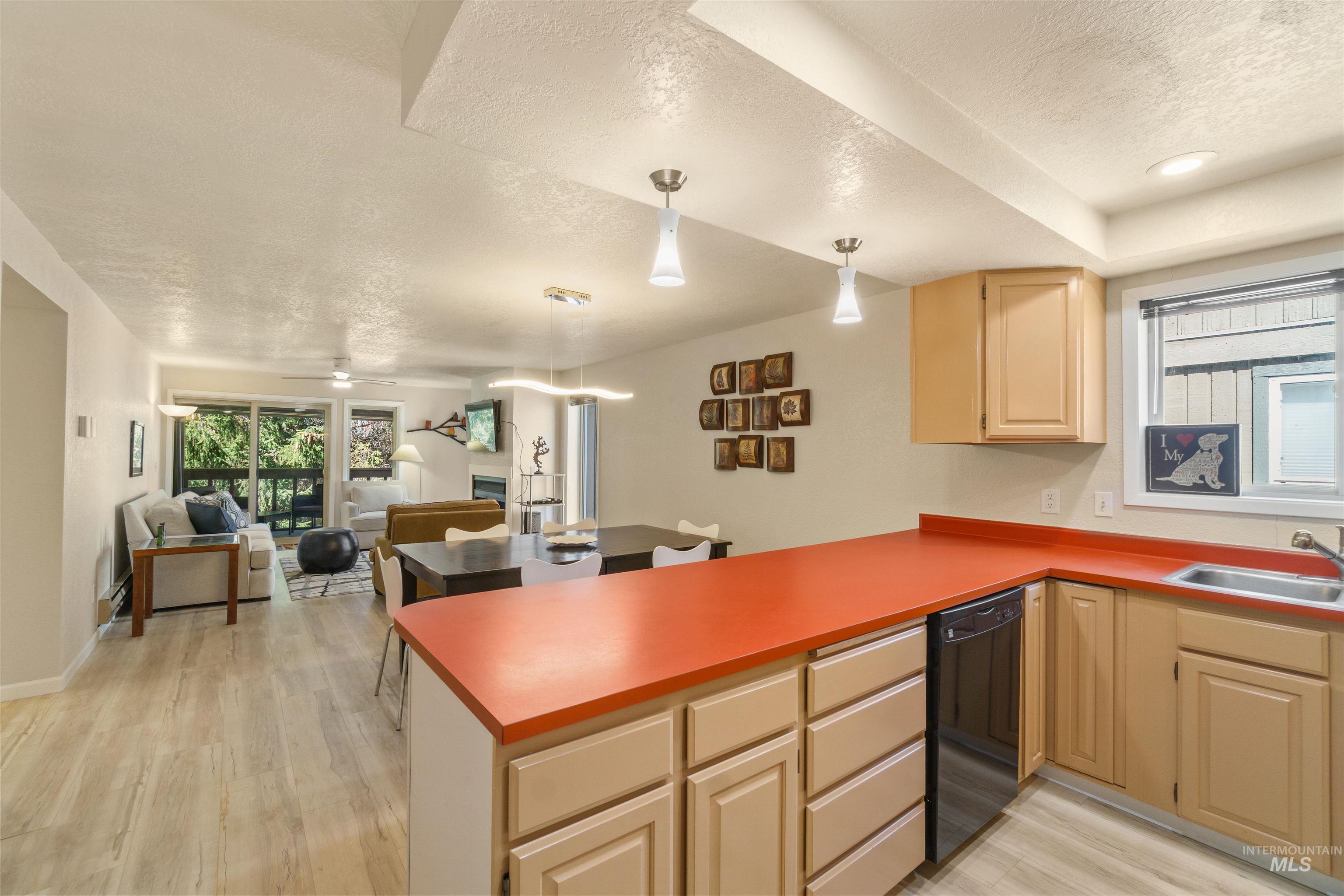 1640 Davis Avenue Unit: 7